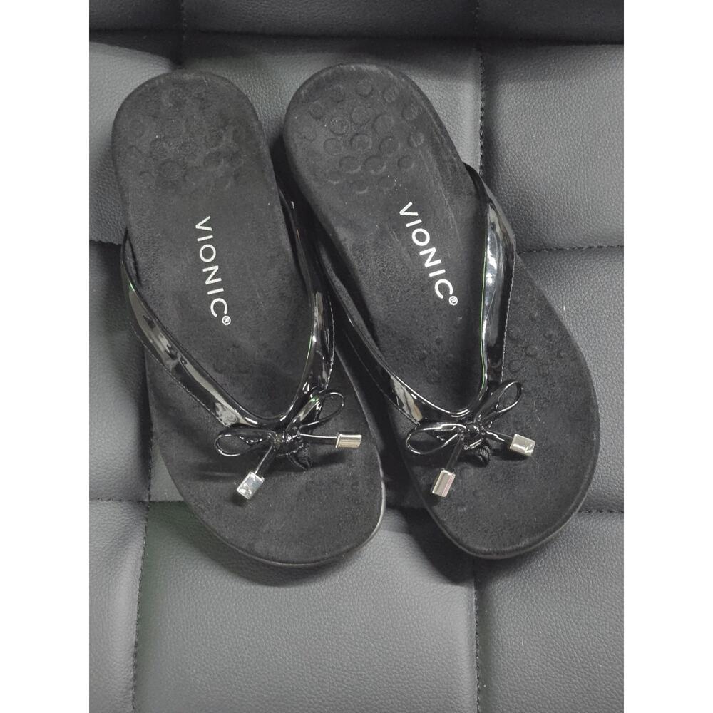 Vionic Black Patent Thong Sandals with Bow Accent